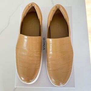 Vince Warren Crocodile-Embossed Low-Top Sneakers (With box)